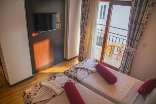 Twin Room image 10