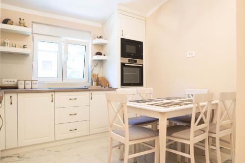 Moskov - Two-bedroom Ap with Sea View - image 3