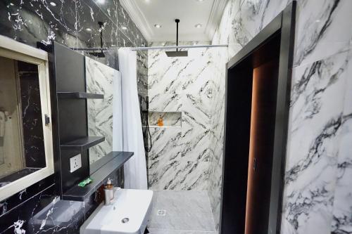 Hampton Suite by LSP HOMES Lekki Phase 1 - image 2