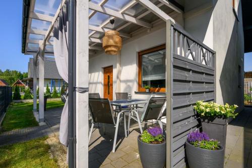 2 bedrooms, 4 beds