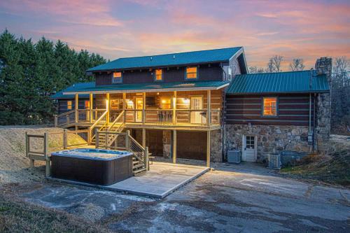 Smokies Getaway with Fire Pit Game Room & Hot Tub