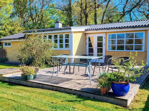  6 person holiday home in Haarby-By Traum in 5683 Brunshuse