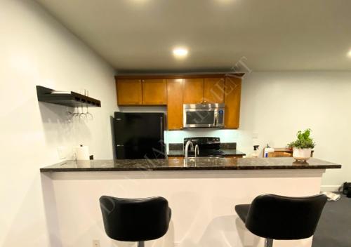 Luxury condo in the heart of LA - image 3