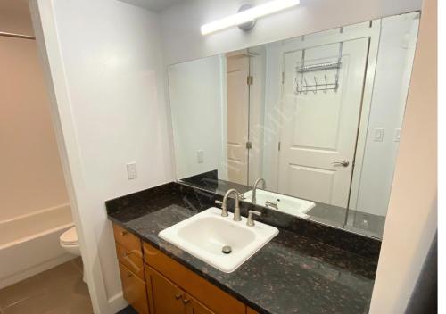 Luxury condo in the heart of LA - image 2