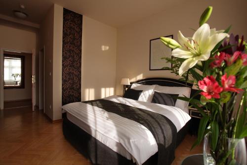 Elysee Hotel - image 8