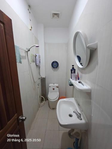Single Bed in 4-Bed Dormitory Room image 1