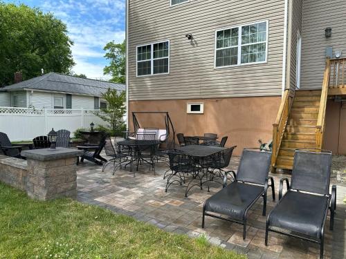 Facilities, Jersey Shore Beach House close to NYC Ferry + Bus in Middletown (NJ)