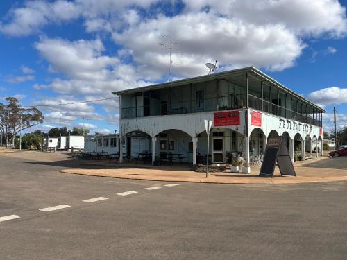 Federal hotel 30 may st WALLUMBILLA NOT ROMA in Roma