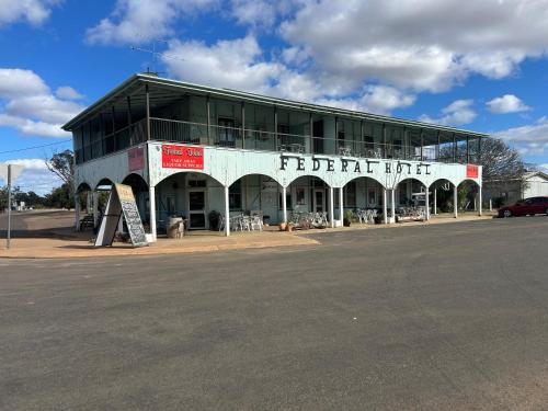 Federal hotel 30 may st WALLUMBILLA NOT ROMA in Roma