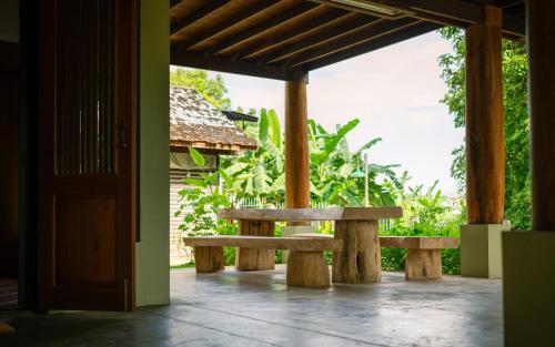 Facilities, Luxury Wooden Villa in a Secret Garden Downtown in Su Thep