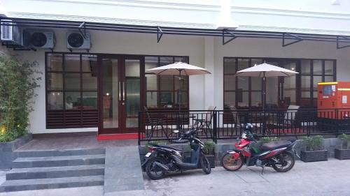Legenda Beril Hostel, Makassar