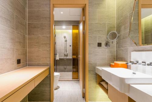 room detail thumbnail 2