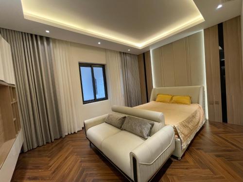 room detail thumbnail 1