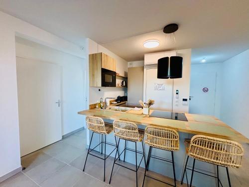 Facilities, Nice apartment with garden direct access to beach,Parking free near Le Surfing