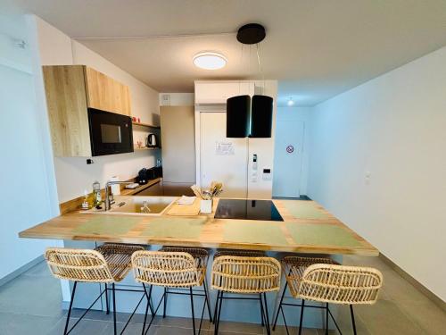 Kitchen, Nice apartment with garden direct access to beach,Parking free near Le Surfing