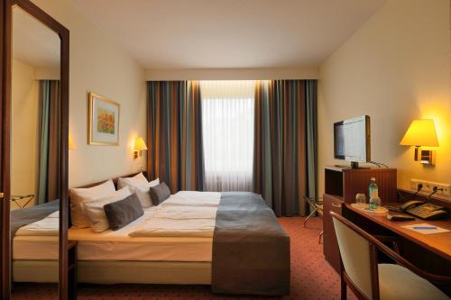 Standard Double Room image 10