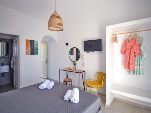 Double Room with Sea View image 5