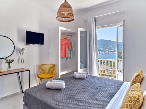 Double Room with Sea View image 7