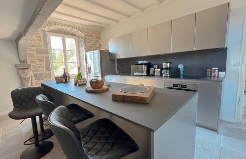 virtuve, Demeure vigneronne rare in Château-Chalon