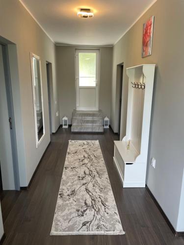 Casa Din Deal in ฮูซี่