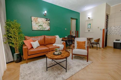 Eclectic 1BR in Ntinda with fast WiFi, plush queen bed & is WFH friendly, Kampala