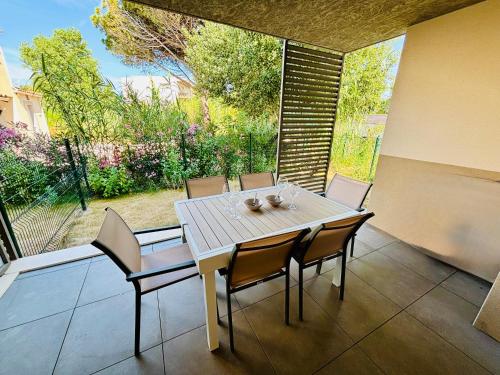 Balcony/terrace, Nice apartment with garden direct access to beach,Parking free near Le Surfing