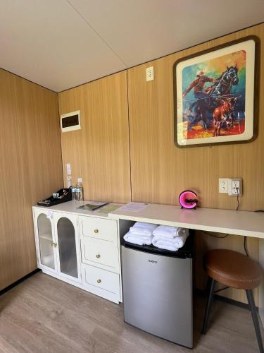 Flatonia Glamping Retreat - Getaway Resort - 2Bedrooms, 2 Queen Beds in Flatonia (TX)