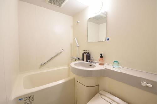 Single Room - Smoking image 3
