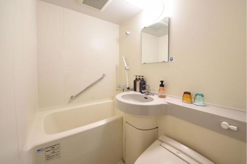 Standard Twin Room - Smoking image 3