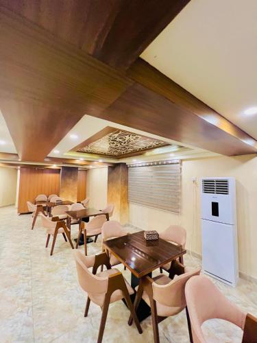 Al Makkah Hotel in Karachi
