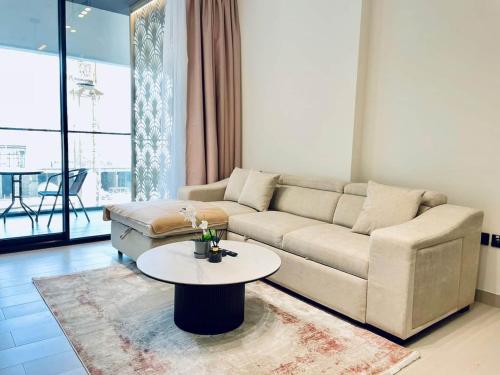 Velvet 1br Serenity Pool View & Free Amenities!, Dubai (photo 2)