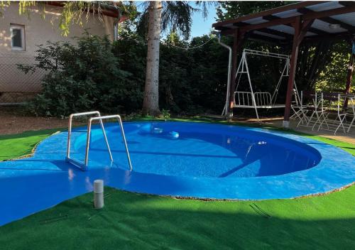 Úszómedence, Pelso d'Oro apartmanház (Pelso d'Oro apartmanhaz) in Kőröshegy