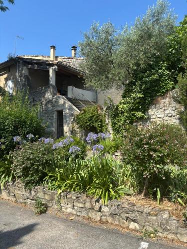 Maison en pierres 6/8pers, piscine & sublime vue gîte à louer Puygiron