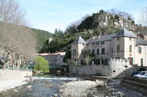 The Little Pink House Eau De Thermale Avène (The Little Pink House Eau De Thermale Avene) in Le Bousquet-d'Orb