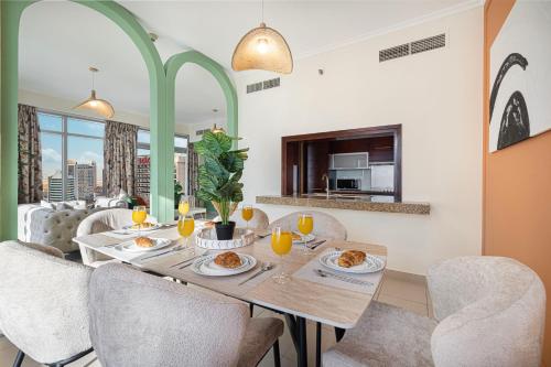 Serene Cozy 2BR Near Burj Khalifa, Dubaj (zdjęcie 3)