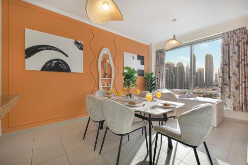 Serene Cozy 2BR Near Burj Khalifa, Дубай
