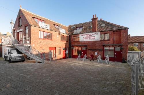 Silver Street Suites in Whitby