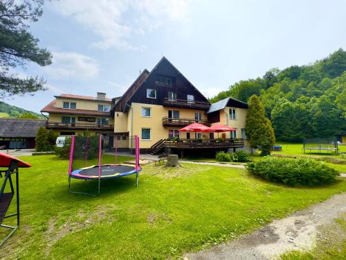 Tampilan eksterior, Hotel Reoneo in Vernirovice