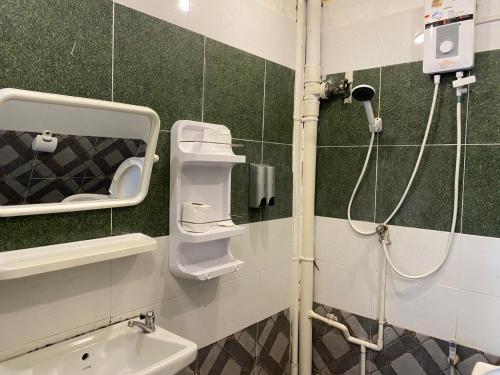 room detail thumbnail 2