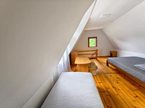 2 bedrooms, 4 beds