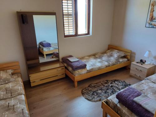 3 twin beds