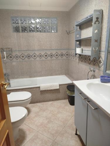 淋浴間, Nice apartament 120 m2 in 托爾托薩