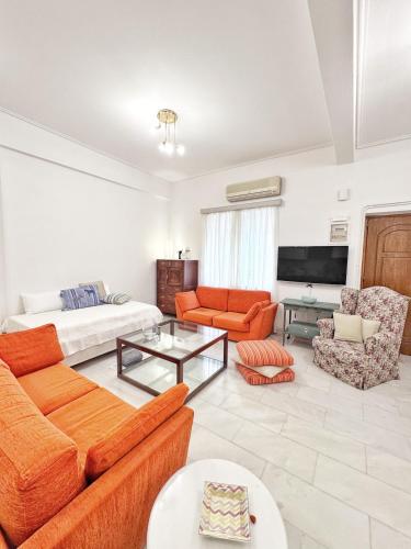 26 HoMe, Афины
