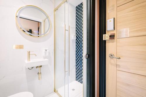 윈더미어 Luxury Single Small Room Central Location King Bed 2성급 싱글룸 레스토랑