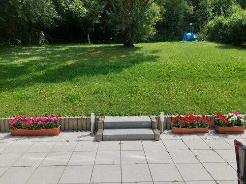 Kilátás, 2-Zimmerwohnung, 80qm mit Terrasse und großem Garten bei Frankfurt am Main in Bad Vilbel