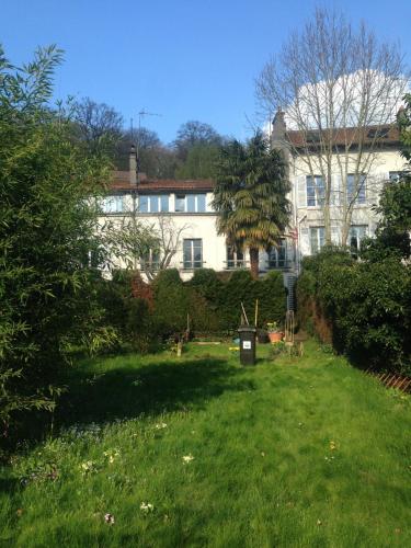 Studio proche forêt (Studio proche foret) in 茹伊昂若薩