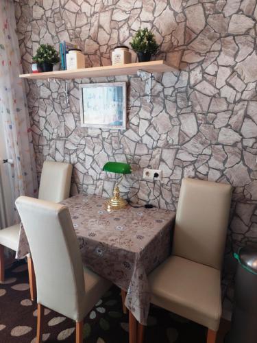 2-Zimmerwohnung, 80qm mit Terrasse und großem Garten bei Frankfurt am Main in Bad Vilbel