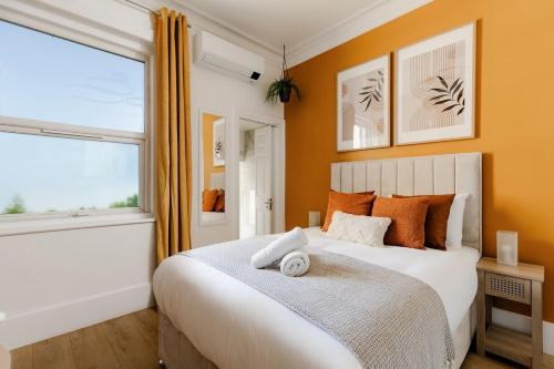 Hyde Park Designer Serviced Apartments with A/C - image 4