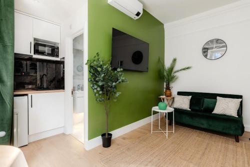 Hyde Park Designer Serviced Apartments with A/C - image 12