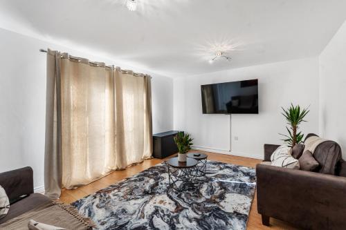Spacious 4-Bed Home Near City Links, Manchester